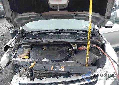 2016 Ford Escape Titanium z USA, uszkodzony, nr VIN 1FMCU9J92GUC33797